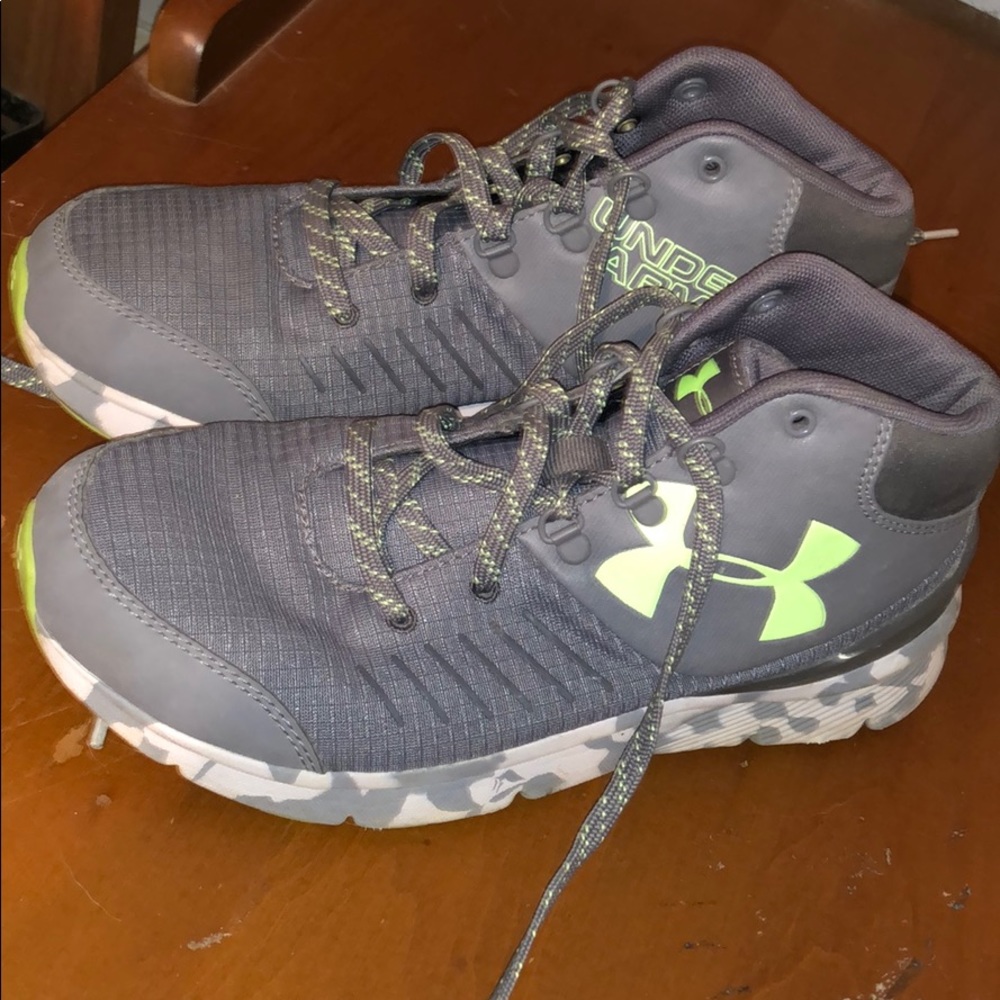 Under Armour tennis shoes
